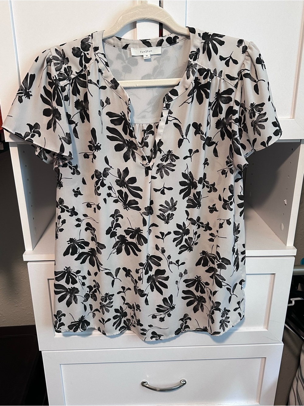 Fun2Fun Black Ivory Floral Flutter Sleeve Blouse Size Medium